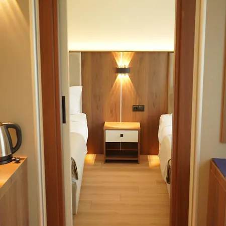 Lion Готель Бурса